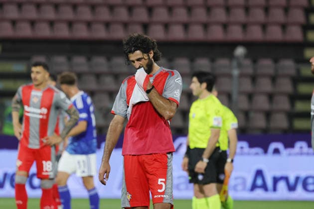 players of Cremonese show their dejection at the end of during the Serie A soccer match between Cremonese and Como at the Giovanni Zini Stadium in Cremona Italy - Sunday, 24 may 2026. - Soccer .  Copyright: xAlbertoxMariani LaPressex