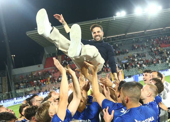 Como s player celebrates during the Serie A soccer match between Cremonese and Como at the Giovanni Zini in Cremona, north west Italy - Domenica , 24 Maggio 2026. - Soccer .  Copyright: xAlbertoxMariani LaPressex