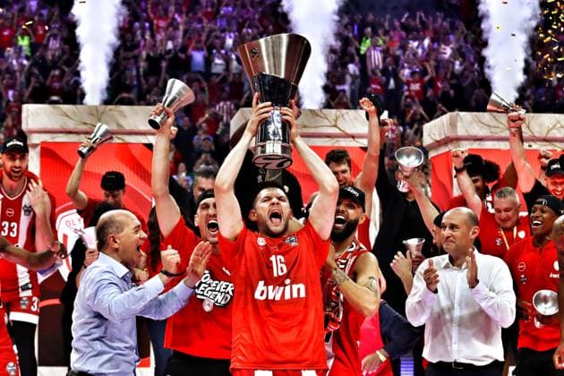 Olympiacos Piraeus v Real Madrid Euroleague Final Four Olympiacos Piraeus after winning the game and being crowned Euroleague champions during the Euroleague match, Final Four, Final game between Olympiacos Piraeus v Real Madrid played at ATHENS Telekom Center Athens Stadium on May 24nd 2026 in Athens Greece Athens Greece Basketball Copyright: xAgenciaxLOFx