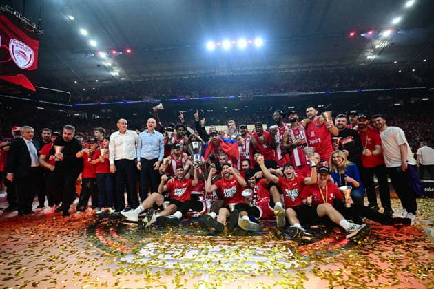 Olympiacos Piraeus v Real Madrid Euroleague Final Four Olympiacos Piraeus after winning the game and being crowned Euroleague champions during the Euroleague match, Final Four, Final game between Olympiacos Piraeus v Real Madrid played at ATHENS Telekom Center Athens Stadium on May 24nd 2026 in Athens Greece Athens Greece Basketball Copyright: xAgenciaxLOFx
