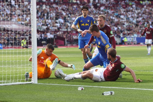 West Ham v Leeds 24 May 2026, London - Premier League Football - West Ham United v Leeds United - Leeds United goalkeeper Karl Darlow, Jaka Bijol of Leeds United and Tomas Soucek of West Ham United all slide in for the ball - Photo: Charlotte Wilson Offside. London UK Copyright: xCharlottexWilsonx xOffsidexOffside