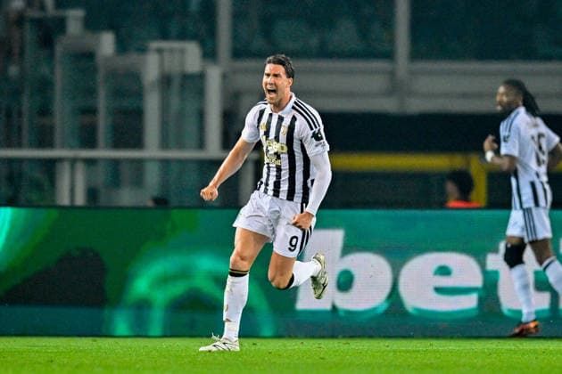 Juventus Dusan Vlahovic celebrates after scoring a goal for his team during the Serie A soccer match between Torino and Juventus at the Olimpic Stadium in Turin, Italy - Sunday, May 24, 2026. - Soccer .  Copyright: xTanoxPecoraro LaPressex