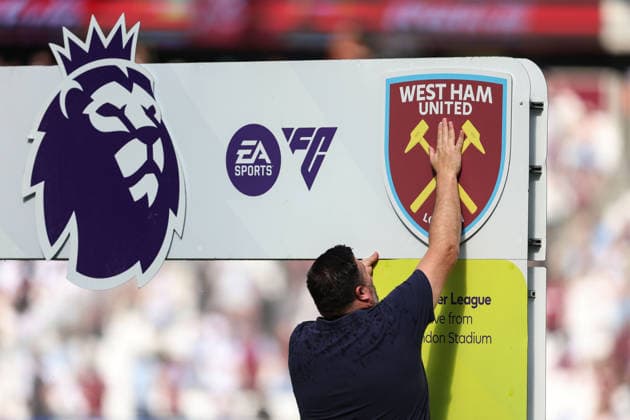 West Ham v Leeds 24 May 2026, London - Premier League Football - West Ham United v Leeds United - A member of the ground staff assembles to Premier League arch with the West Ham United badge - Photo: Charlotte Wilson Offside. London UK Copyright: xCharlottexWilsonx xOffsidexOffside