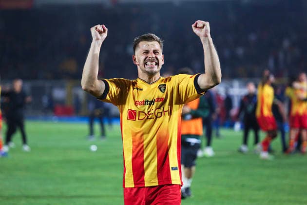 Ylber Ramadani of US Lecce celebrates the victory and the end of the season at the end of the serie A match between US Lecce and Genoa CFC at Ettore Giardiniero - Via del Mare stadium in Lecce (Italy), May 24, 2026. massimilianoxcarnabuci