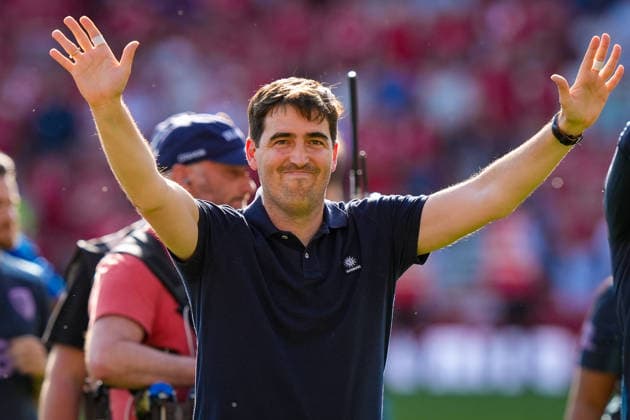 Nottingham Forest v Bournemouth - Premier League Andoni Iraola, manager of Bournemouth, applauds the fans after the final whistle during the Premier League match between Nottingham Forest and Bournemouth at City Ground in Nottingham, United Kingdom, on May 24, 2026. Nottingham United Kingdom  Copyright: xNewsxImagesx originalFilename:cosgrove-premierl260524_np9O3.jpg