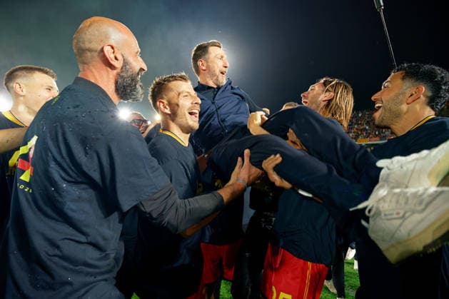 IPA85050272 - coach Eusebio Di Francesco of US Lecce celebrates with teammates during US Lecce vs Genoa CFC, Italian soccer Serie A match in Lecce, Italy, May 24 2026  Copyright: xEmmanuelexMastrodonato IPAxSportx xx 85050272
