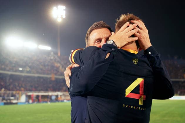 IPA85050225 - coach Eusebio Di Francesco of US Lecce celebrates with Ylber Ramadani of US Lecce during US Lecce vs Genoa CFC, Italian soccer Serie A match in Lecce, Italy, May 24 2026  Copyright: xEmmanuelexMastrodonato IPAxSportx xx 85050225