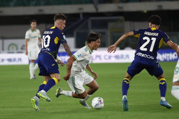 IPA85050260 - 24.05.2026 Verona vs Roma (Serie A) Sports; Football; 38th and final day& xD;In the photo: Dybala gets fouled& xD;(Photo Gino Mancini)  Copyright: xGinoxMancini IPAxSportx xx 85050260