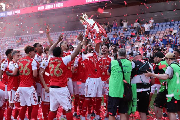 24th May 2026; Selhurst Park, Selhurst, London, England; Premier League Football, Crystal Palace versus Arsenal; goalkeeper David Raya of Arsenal lifts the Premier League trophy KatiexChan