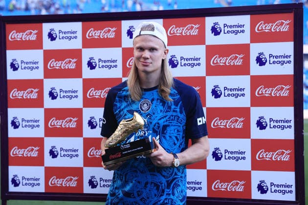 Football - Premier League - Manchester City v Aston Villa 24th May 2026 - Premier League - Manchester City v Aston Villa - Erling Haaland of Manchester City poses with his Coca-Cola Golden Boot Award for the season s top scorer after the match - Photo: Simon Stacpoole Offside. Manchester UK Copyright: xSimonxStacpoolexOffside