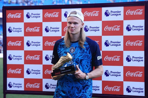 Football - Premier League - Manchester City v Aston Villa 24th May 2026 - Premier League - Manchester City v Aston Villa - Erling Haaland of Manchester City poses with his Coca-Cola Golden Boot Award for the season s top scorer after the match - Photo: Simon Stacpoole Offside. Manchester UK Copyright: xSimonxStacpoolexOffside
