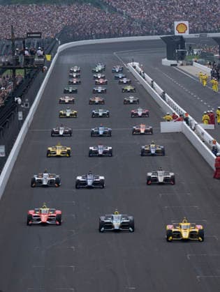 May 24, 2026, Speedway, Indiana, USA: Alex Palou, driver of the 10 Chip Ganassi Racing Honda leads the field on the pace lap prior to the start of the Indy 500 at the Indianapolis Motor Speedway. Speedway USA - ZUMAd212 20260524_zsp_d212_005 Copyright: xRichardxDolex