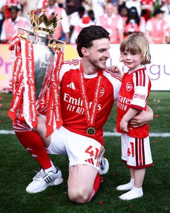 Crystal Palace v Arsenal 24 May 2026, London - Premier League Football - Crystal Palace v Arsenal - Declan Rice of Arsenal poses for a photo with the Premier League trophy alongside his son Jude - Photo: Jacques Feeney Offside. London UK Copyright: xJacquesxFeeneyx xOffsidexOffside