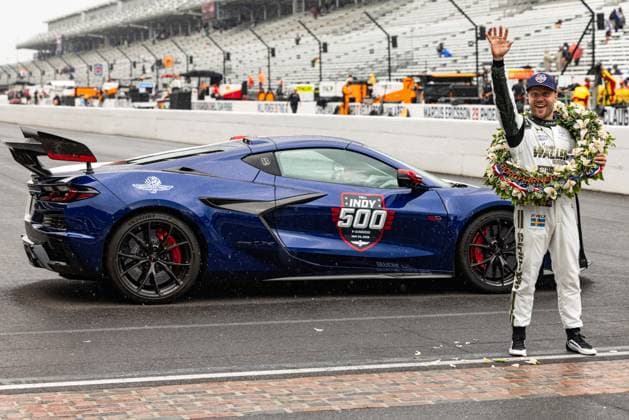 May 24, 2026, Indianapolis, Indiana, USA: FELIX ROSENQVIST (60) Meyer Shank Racing waves to fans from the yard of bricks after winning the 110th running of the Indianapolis 500 on May 24th, 2026 at the Indianapolis Motor Speedway in Indianapolis, Indiana. IndyCar, Indy Car, IRL, USA 2026: Indianapolis 500  - ZUMAs355 20260524_zsp_s355_058 Copyright: xJustinxSickingx