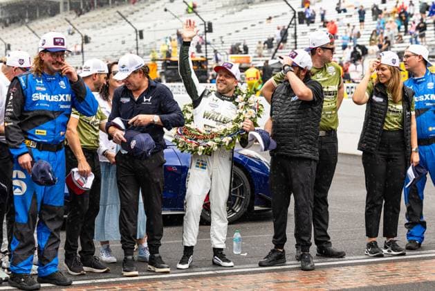 May 24, 2026, Indianapolis, Indiana, USA: FELIX ROSENQVIST (60) Meyer Shank Racing waves to fans in the stands during the 110th running of the Indianapolis 500 on May 24th, 2026 at the Indianapolis Motor Speedway in Indianapolis, Indiana. IndyCar, Indy Car, IRL, USA 2026: Indianapolis 500  - ZUMAs355 20260524_zsp_s355_055 Copyright: xJustinxSickingx