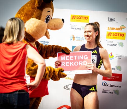 61. Internationales Pfingstsportfest; Rehlingen-Siersburg, 24.05.2026 Freut sich über den Sieg im 400m-Hürdenrennen der Frauen mit neuem Meetingrekord: Eileen Demes (GER TV 1861 Neu-Isenburg); 61. Internationales Pfingstsportfest am 24.05.2026 im Bungertstadion in Rehlingen-Siersburg (Saarland). Copyright: xBEAUTIFULxSPORTS R.xSchmittx