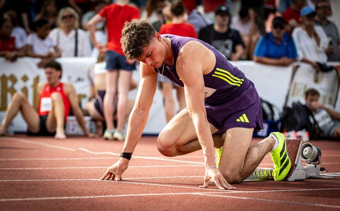 61. Internationales Pfingstsportfest; Rehlingen-Siersburg, 24.05.2026 Konzentriert: Owe Fischer-Breiholz (GER Königsteiner LV) bei der Startvorbereitung vor seinem 400m-Hürdenrennen bei den Männern; 61. Internationales Pfingstsportfest am 24.05.2026 im Bungertstadion in Rehlingen-Siersburg (Saarland). Copyright: xBEAUTIFULxSPORTS R.xSchmittx