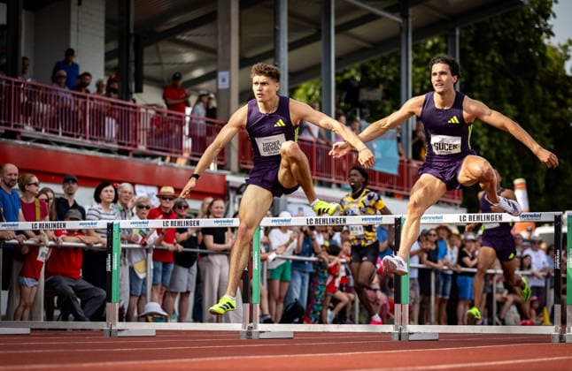 61. Internationales Pfingstsportfest; Rehlingen-Siersburg, 24.05.2026 Packendes 400m-Hürdenrennen bei den Männern mit (von links) Owe Fischer-Breiholz (GER Königsteiner LV) und Matic Ian Gucek (SLO Slowenien); 61. Internationales Pfingstsportfest am 24.05.2026 im Bungertstadion in Rehlingen-Siersburg (Saarland). Copyright: xBEAUTIFULxSPORTS R.xSchmittx