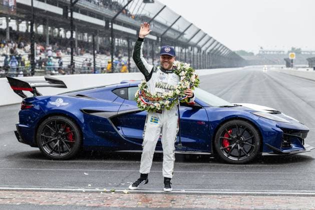 May 24, 2026, Speedway, Indiana, USA: FELIX ROSENQVIST, driver of the No. 60 Honda for Meyer Shank Racing w Curb Agajanian, gestures to the fans on the Yard of Bricks after winning the 110th Indianapolis 500 at Indianapolis Motor Speedway. 110th Indianapolis 500: Felix Rosenqvist Wins  - ZUMAw173 20260524_zsp_w173_024 Copyright: xLukexWelshx