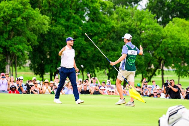 May 24, 2026, Mckinney, Texas, USA: Wyndham Clark celebrates after scoring the winning putt with his caddy at the 18th hole in the final round at the CJ Cup Byron Nelson in McKinney. PGA, Golf Herren 2026: THE CJ CUP BYRON NELSON  - ZUMAm348 20260524_znp_m348_026 Copyright: xLuisxRevillaxMatax
