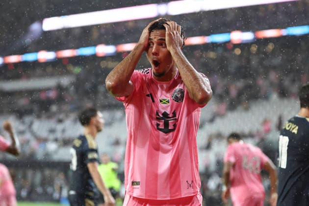 MIAMI, FL - MAY 24: Inter Miami CF defender Ian Fray (17) reacts to a free ick by Inter Miami CF midfielder Leo Messi (10) just missing the goal in the second half during the match between Philadelphia Union and Inter Miami CF on Sunday, May 24, 2026 at Nu Stadium in Miami, FL (Photo by Peter Joneleit Icon Sportswire) SOCCER: MAY 24 MLS, Fussball Herren, USA Inter Miami CF vs Philadelphia Union EDITORIAL USE ONLY Icon2605024027