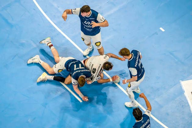 24.05.2026, xkkux, Handball, 1. HBL, Bergischer HC - THW Kiel, PSD-BANK Dome Düsseldorf: Veron Nacinovic (Kiel 93) im Zweikampf gegen Johannes Wasielewski (BHC 77) Aron Seesing (BHC 49) Gerdas Babarskas (BHC 14) Nordrhein-Westfalen Deutschland