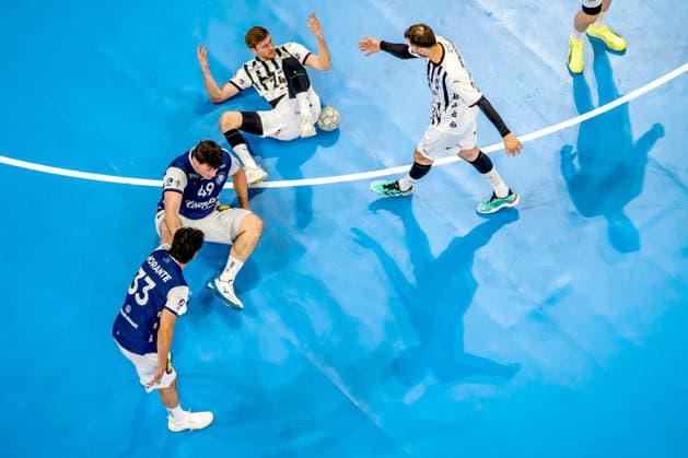 24.05.2026, xkkux, Handball, 1. HBL, Bergischer HC - THW Kiel, PSD-BANK Dome Düsseldorf: Lukas Zerbe (Kiel 24) Domagoj Duvnjak (Kiel 04) im Zweikampf gegen Aron Seesing (BHC 49) Eloy Morante Maldonado (BHC 33) Nordrhein-Westfalen Deutschland