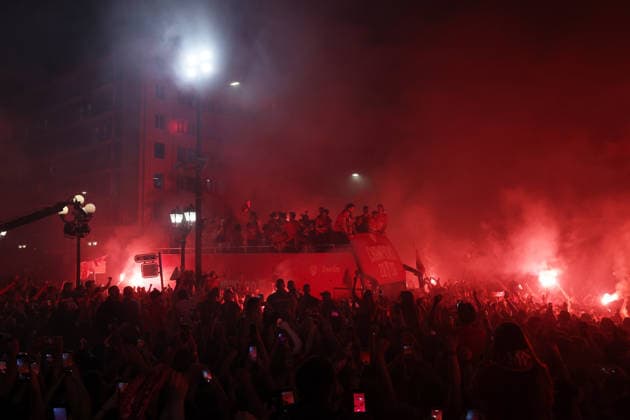 Olympiacos fans celebrate EuroLeague title in Piraeus PIRAEUS, GREECE - MAY 25: Olympiacos players celebrate the EuroLeague victory outside the Municipal Theatre in Piraeus, Greece on May 25, 2026. The Greek side claimed its fourth EuroLeague title after defeating Real Madrid 92-85 in the championship game of the Final Four held in Athens, ending a 13-year wait for the trophy. Costas Baltas Anadolu Piraeus Greece. Editorial use only. Please get in touch for any other usage.  Copyright: x2026xAnadoluxCostasxBaltasx