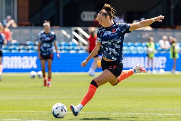 SAN JOSE, CA - MAY 24: Keira Barry 27 of Bay FC warms up before a match against Chicago Stars FC on May 24, 2026 at PayPal Park in San Jose, CA. (Photo by Matthew Huang Icon Sportswire) SOCCER: MAY 24 NWSL Bay FC vs Chicago Stars EDITORIAL USE ONLY Icon260524031