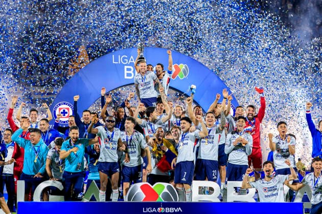 LIGA BBVA MX TORNEO CLAUSURA 2026 FINAL LIGA BBVA MX TORNEO CLAUSURA 2026 FINAL PUMAS VS CRUZ AZUL 24052026 MEXICO CITY, MEXICO. Photo of players of Cruz Azul celebrating with the champion trophy, after defeating Pumas in the final of the Liga BBVA MX Torneo Clausura 2026, held at the Estadio Olimpico of Mexico City. Foto de jugadores de Cruz Azul celebrando con el trofeo de campeon, luego de derrotar a Pumas en la final de la Liga BBVA MX Torneo Clausura 2026, celebrada en el Estadio Olimpico de la Ciudad de Mexico. PHOTO BY IMAGENSHOP AGENCIA FOTOGRAFICA MEXICO CITY MEXICO CITY MEXICO Copyright: xJorgexReyesx