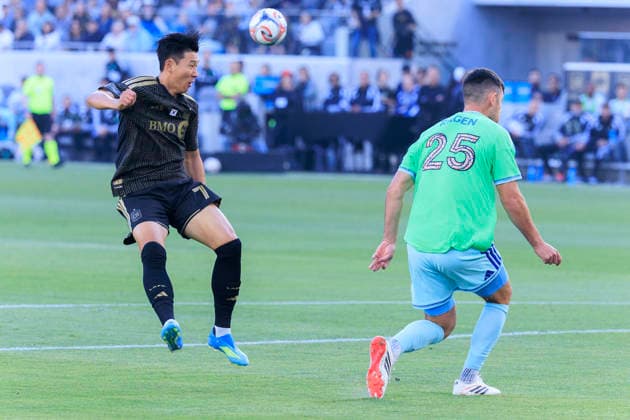 May 24, 2026, Los Angeles, California, USA: Son Heung-Min 7 of the Los Angeles Football Club receives the ball as Jackson Ragen 25 of the Seattle Sounders FC defends during their regular season MLS, Fussball Herren, USA game on Sunday May 24, 2026 at the BMO Stadium in Los Angeles, California. LAFC defeat Sounders, 1-0. ARIANA RUIZ PI Los Angeles USA - ZUMAp124 20260524_zaa_p124_026 Copyright: xArianaxRuizx