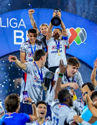LIGA BBVA MX TORNEO CLAUSURA 2026 FINAL LIGA BBVA MX TORNEO CLAUSURA 2026 FINAL PUMAS VS CRUZ AZUL 24052026 MEXICO CITY, MEXICO. Photo of players of Cruz Azul celebrating with the champion trophy, after defeating Pumas in the final of the Liga BBVA MX Torneo Clausura 2026, held at the Estadio Olimpico of Mexico City. Foto de jugadores de Cruz Azul celebrando con el trofeo de campeon, luego de derrotar a Pumas en la final de la Liga BBVA MX Torneo Clausura 2026, celebrada en el Estadio Olimpico de la Ciudad de Mexico. PHOTO BY IMAGENSHOP AGENCIA FOTOGRAFICA MEXICO CITY MEXICO CITY MEXICO Copyright: xJorgexReyesx