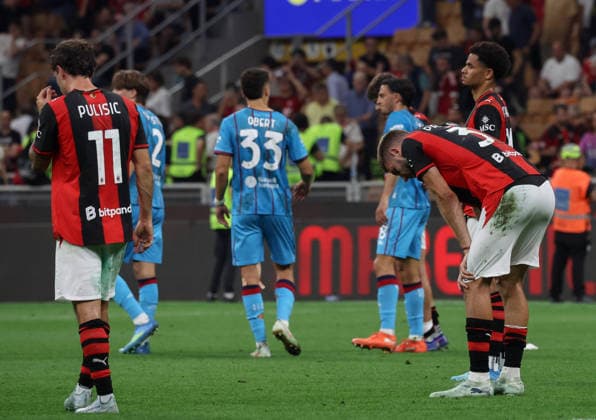 Foto IPP Roberto Bregani Milano 24-05-2026 Calcio Campionato di Serie A 2025 2026, Milan- Cagliari Nella foto la delusione di Strahinja Pavlovic del Milan e Christian Pulisic del Milan al termine della gara. Italy Photo Press World Copyright. italy ITALY  Copyright: xR4924_italyphotopressx