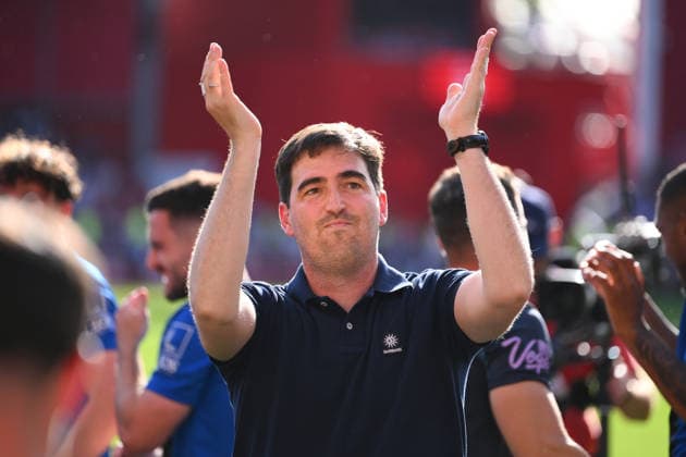 Nottingham Forest v Bournemouth - Premier League Andoni Iraola, manager of Bournemouth, applauds his team s supporters after his final game in charge during the Premier League match between Nottingham Forest and Bournemouth at the City Ground in Nottingham, on May 24, 2026. Nottingham Nottinghamshire United Kingdom  Copyright: xMIxNewsx originalFilename:fletcher-nottingh260524_npYPp.jpg