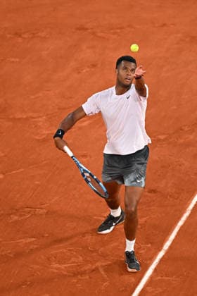 2026 French Open - Giovanni Mpetshi Perricard Giovanni MPETSHI PERRICARD (FRA) during his first round match at the 2026 Roland-Garros tournament in Paris, FRANCE, on May 24, 2026. Photo by Corinne Dubreuil ABACAPRESS.COM PARIS  Copyright: xDubreuilxCorinne ABACAx