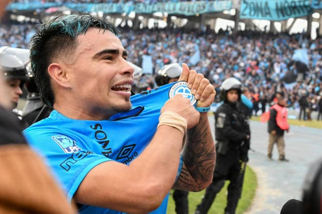 River Plate v Belgrano - Final: Torneo Apertura 2026 Lucas Zelarrayan of Belgrano celebrates by pointing to the crest on his jersey in front of fans after their 3-2 victory in the match between River Plate and Belgrano at Mario Alberto Kempes Stadium in Cordoba, Argentina, on May 24, 2026, during the 2026 League Cup. Cordoba Argentina  Copyright: xPabloxEliasx originalFilename:elias-river260524_npask.jpg