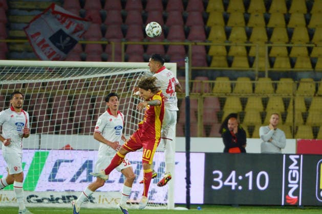 IPA85058200 - MOTA CARVALHO Dany and PETRICCIONE Jacopo Catanzaro vs Monza play off stadium Nicola Ceravolo Serie BKT final play off May 24, 2026 during Playoff - Final - US Catanzaro vs AC Monza, Italian soccer Serie B match in Catanzaro, Italy, May 24 2026  Copyright: xAntonioxMoniaci IPAxSportx xx 85058200