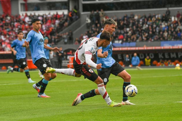 River Plate v Belgrano - Final: Torneo Apertura 2026 Joaquin Freitas of River Plate attempts an attacking move during the 2026 League Cup final between River Plate and Belgrano at Mario Alberto Kempes Stadium in Cordoba, Argentina, on May 24, 2026. Cordoba Argentina  Copyright: xPabloxEliasx originalFilename:elias-river260524_nptZ4.jpg