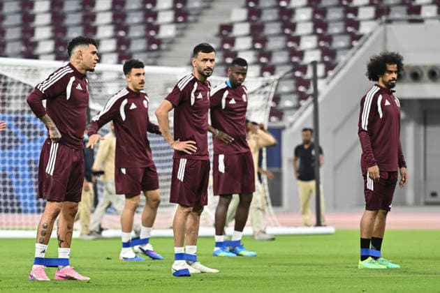 May 24, 2026, Doha, Qatar: Qatar team players warm up during the final training session at Khalifa International Stadium. as the Qatar national football team completes final home preparations for the FIFA World Cup, WM, Weltmeisterschaft, Fussball 2026, with friendlies against Ireland and El Salvador ahead. Doha Qatar - ZUMAs197 20260524_aaa_s197_245 Copyright: xNoushadxVariyattiyakkalx