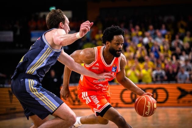 24.05.2026, Rasta Dome, Vechta Basketball, easyCredit Bundesliga, Playoffs Viertelfinale, Rasta Vechta vs. ALBA Berlin Zweikampf zwischen Justin Bean ( 34 Berlin) und Lloyd Pandi ( 41 Vechta)