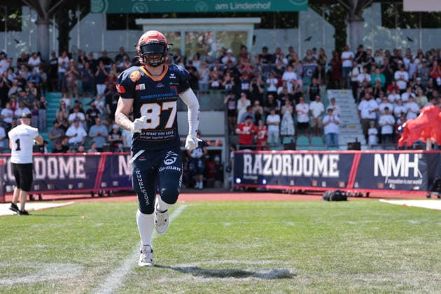 Entrance Tim Müller (Wide Receiver, ifm Razorbacks Ravensburg, 87), ifm Razorbacks Ravensburg vs Allgäu Comets, American Football, German Football League, Week 3, 2026, 24.05.2026, Copyright: xFootxBowl SusannexHägelex