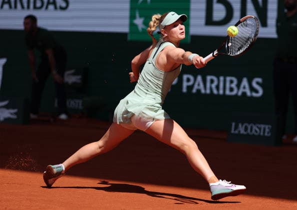May 25, 2026, Paris, Ile De France, Francja: EMERSON JONES of Australia during the match against I. Swiatek of Poland in the first round of tennis tournament Roland Garros, Paris, France. Paris Francja - ZUMAc278 20260525_zsp_c278_008 Copyright: xMarcinxCholewinskix