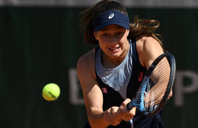 2026 French Open, Roland-Garros - Day 2 PARIS, FRANCE - MAY 25: Daria Kasatkina (not seen) of Australia in action against Zeynep Sonmez of Turkiye during the Women s Singles first round match on Day Two of the 2026 French Open at Roland Garros Stadium on May 25, 2026 in Paris, France. Burak Akbulut Anadolu Paris France. Editorial use only. Please get in touch for any other usage.  Copyright: x2026xAnadoluxBurakxAkbulutx