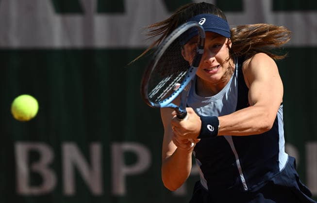 2026 French Open, Roland-Garros - Day 2 PARIS, FRANCE - MAY 25: Daria Kasatkina (not seen) of Australia in action against Zeynep Sonmez of Turkiye during the Women s Singles first round match on Day Two of the 2026 French Open at Roland Garros Stadium on May 25, 2026 in Paris, France. Burak Akbulut Anadolu Paris France. Editorial use only. Please get in touch for any other usage.  Copyright: x2026xAnadoluxBurakxAkbulutx