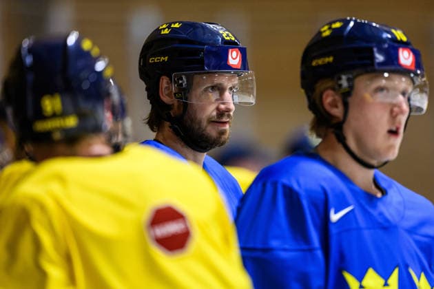 260525 Oliver Ekman-Larsson of Sweden at a practice session during the 2026 IIHF Ice hockey, Eishockey World Championship, WM, Weltmeisterschaft on May 25, 2026 in Fribourg. Photo: Jesper Zerman BILDBYRAN kod JZ JZ0728 ishockey ice hockey ishockey-vm 2026 vm 2026 iihf world championship träning practice sverige sweden day 11 bbeng Copyright: JESPERxZERMAN BB260525JZ017