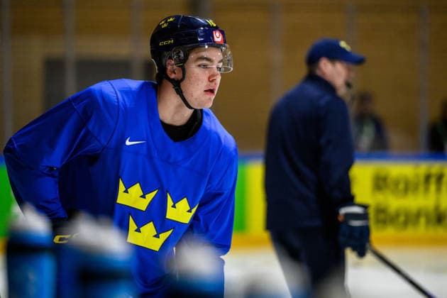 260525 Anton Frondell of Sweden at a practice session during the 2026 IIHF Ice hockey, Eishockey World Championship, WM, Weltmeisterschaft on May 25, 2026 in Fribourg. Photo: Jesper Zerman BILDBYRAN kod JZ JZ0728 ishockey ice hockey ishockey-vm 2026 vm 2026 iihf world championship träning practice sverige sweden day 11 bbeng Copyright: JESPERxZERMAN BB260525JZ023