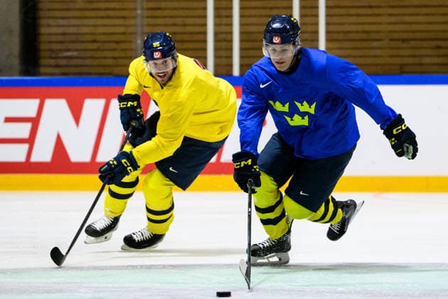 260525 Jacob De La Rose and Ivar Stenberg of Sweden at a practice session during the 2026 IIHF Ice hockey, Eishockey World Championship, WM, Weltmeisterschaft on May 25, 2026 in Fribourg. Photo: Jesper Zerman BILDBYRAN kod JZ JZ0728 ishockey ice hockey ishockey-vm 2026 vm 2026 iihf world championship träning practice sverige sweden day 11 bbeng Copyright: JESPERxZERMAN BB260525JZ046