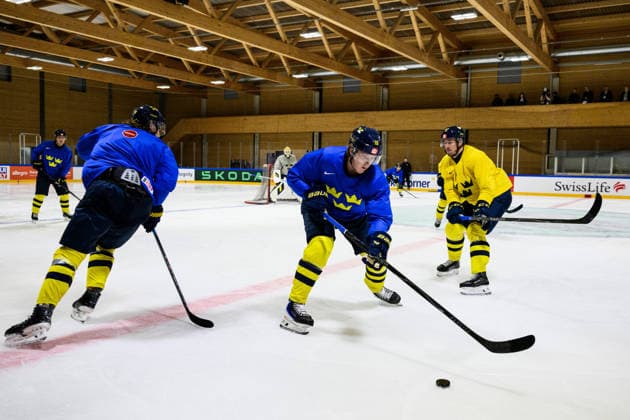 260525 Simon Holmström of Sweden at a practice session during the 2026 IIHF Ice hockey, Eishockey World Championship, WM, Weltmeisterschaft on May 25, 2026 in Fribourg. Photo: Jesper Zerman BILDBYRAN kod JZ JZ0728 ishockey ice hockey ishockey-vm 2026 vm 2026 iihf world championship träning practice sverige sweden day 11 bbeng Copyright: JESPERxZERMAN BB260525JZ048