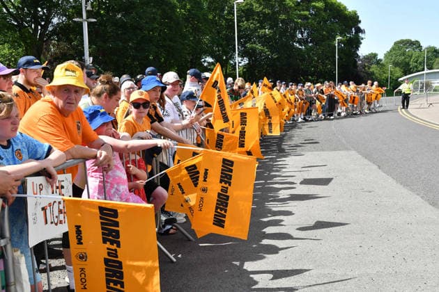 Hull City Civic Reception Hull City fans gather at Hull City MKM stadium before the open top bus ride celebrating Play Off Final victory and promotion to the Premier League for Hull City at the MKM Stadium, Kingston upon Hull, UK on 25 May 2026. Kingston upon Hull MKM Stadium East Riding of Yorkshire UK Editorial use only , Copyright: xIanxLyallx PSI-24338-0017