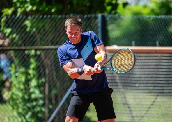 TENNIS 58. HENNER-HENKEL-TURNIER ** NUR FÜR REDAKTIONELLE ZWECKE ** EDITORIAL USE ONLY **<p>25 05 2026-Erfurt: Tennis 58. Henner-Henkel-Gedaechtnisturnier im Foto: Michel Hopp (Tennisclub Ruhla 92 e.V. TTV), im Bild, gewinnt das Herren-Finale gegen Michael Mirtchev (Chemnitzer Tennis-Club Küchwald STV) ( Deutschland Thueringen Erfurt Copyright: SaschaxFromm